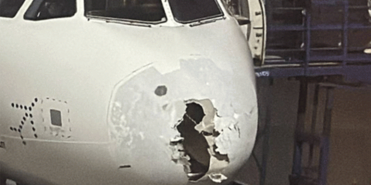 ആകാശച്ചുഴിയില്പ്പെട്ട ഇന്ഡിഗോ വിമാനത്തിന് വ്യോമപാത ഉപയോഗിക്കാന് അനുമതി നിഷേധിച്ച് പാകിസ്താന്