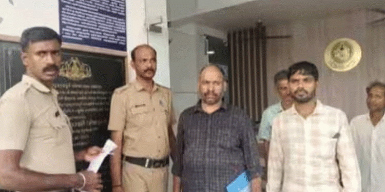 60000 രൂപയുടെ ഐ ഫോൺ മോഷ്ടിച്ച് 2000 രൂപക്ക് വിറ്റു, മൂന്ന് പേര്‍ അറസ്റ്റില്‍