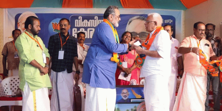 ഉമ്മൻ ചാണ്ടിയുടെ പ്രൈവറ്റ് സെക്രട്ടറിയായിരുന്ന എൻ ബി രാജ​ഗോപാൽ ബിജെപിയിൽ ചേർന്നു