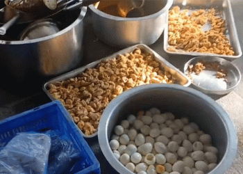 പഴകിയ ഭക്ഷണം പിടികൂടിയ സംഭവം; കാറ്ററിംഗ് സ്ഥാപനത്തിന് ഒരുലക്ഷം രൂപ പിഴയിട്ട് റെയില്‍വേ, ഉന്നതതല സമിതി രൂപീകരിച്ചു