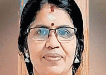 വിദ്യാര്‍ത്ഥികള്‍ക്ക് ക്ലാസെടുക്കുന്നതിനിടെ അധ്യാപിക  കുഴഞ്ഞുവീണു മരിച്ചു