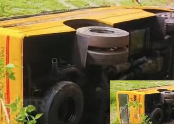 സ്‌കൂള്‍ ബസ് നിയന്ത്രണം വിട്ട് പാടത്തേക്ക് മറിഞ്ഞു, 3 വിദ്യാർഥികൾക്ക് പരിക്ക്