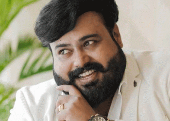 മുകേഷ് എം നായര് സ്കൂളില് വിശിഷ്ടാതിഥി; പ്രധാനാധ്യപകന് സസ്പെന്ഷന്