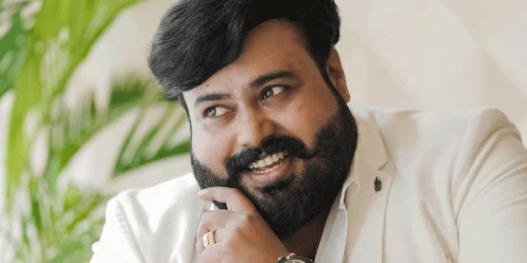 മുകേഷ് എം നായര്‍ സ്‌കൂളില്‍ വിശിഷ്ടാതിഥി; പ്രധാനാധ്യപകന് സസ്‌പെന്‍ഷന്‍