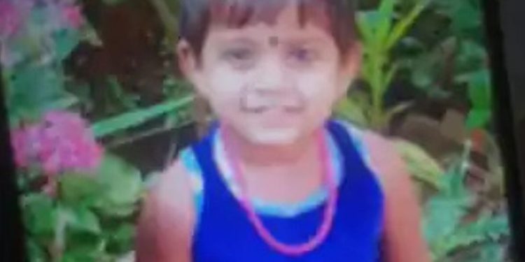 കളിച്ചുകൊണ്ടിരിക്കെ ഓടയിൽ വീണു, നാലര വയസുകാരിക്ക് ദാരുണാന്ത്യം