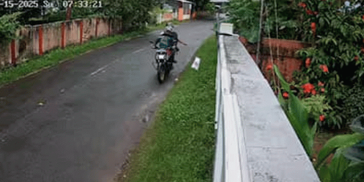 ബൈക്കിലെത്തി മാലിന്യം വലിച്ചെറിഞ്ഞു, സിസിടിവിയില്‍ കുടുങ്ങി യുവാക്കള്‍, 4000 രൂപ പിഴയിട്ട് നഗരസഭ, വീട്ടുകാര്‍ക്ക് പാരിതോഷികം