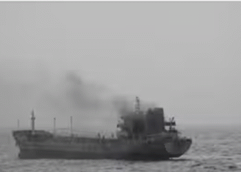 ഒമാൻ ഉൾക്കടലിൽ കപ്പലിന് തീപിടിച്ചു; ജീവനക്കാർക്ക് രക്ഷകരായി ഇന്ത്യൻ നാവികസേന