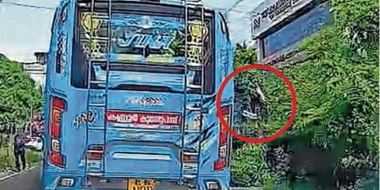 ബസില് നിന്ന് പ്ലാസ്റ്റിക് കുപ്പി വലിച്ചെറിഞ്ഞു, കണ്ണൂരില് സ്വകാര്യ ബസിന് പിഴയിട്ട് കോര്പ്പറേഷന്