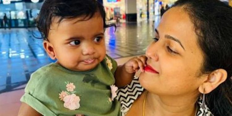 ക്രൂരമായ പീഡനങ്ങള്‍ക്കൊടുവിലാണ് മകള്‍ ആത്മഹത്യ ചെയ്തതെന്ന് വിപഞ്ചികയുടെ അമ്മയുടെ പരാതി, ഭർത്താവിനും കുടുംബത്തിനുമെതിരെ കേസ്