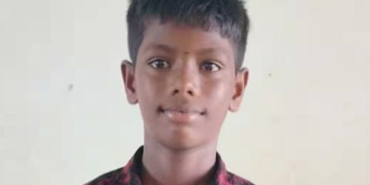 അമ്മയുമായി മൊബൈൽ ഫോണിനായി വഴക്കിട്ടു, പിന്നാലെ മുറിയിൽ കയറി വാതിലടച്ചു, എട്ടാം ക്ലാസുകാരൻ മരിച്ച നിലയിൽ