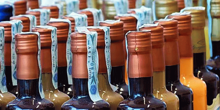 ബെവ്‌കോയില്‍ ‘ഡെപ്പോസിറ്റ്’ പദ്ധതി, മദ്യം വാങ്ങിയാല്‍ 20 രൂപ അധികം ഈടാക്കും, കുപ്പി കൊടുത്താല്‍ പണം തിരികെ തരും