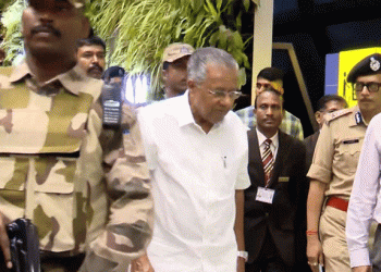 ചികിത്സക്കായി മുഖ്യമന്ത്രി അമേരിക്കയിലേക്ക് പുറപ്പെട്ടു; പകരം ചുമതല ആര്ക്കുമില്ല