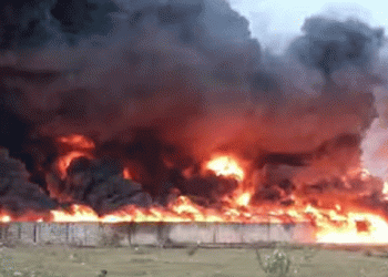 തിരുവള്ളൂരിൽ  ഗുഡ്സ് ട്രെയിനിന് തീപിടിച്ച് അപകടം, റെയിൽവെ ഗതാഗതം താറുമാറായി