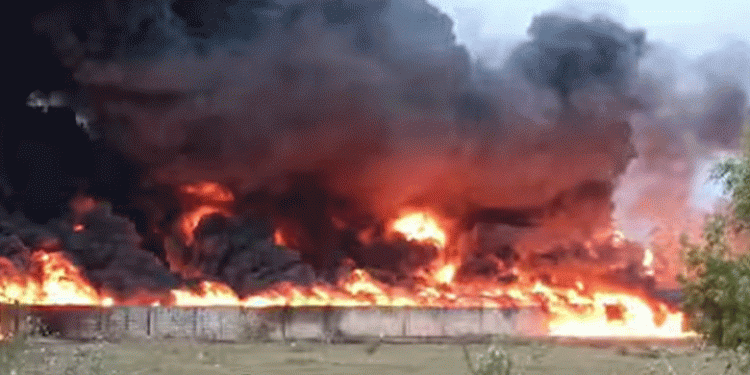 തിരുവള്ളൂരിൽ  ഗുഡ്സ് ട്രെയിനിന് തീപിടിച്ച് അപകടം, റെയിൽവെ ഗതാഗതം താറുമാറായി