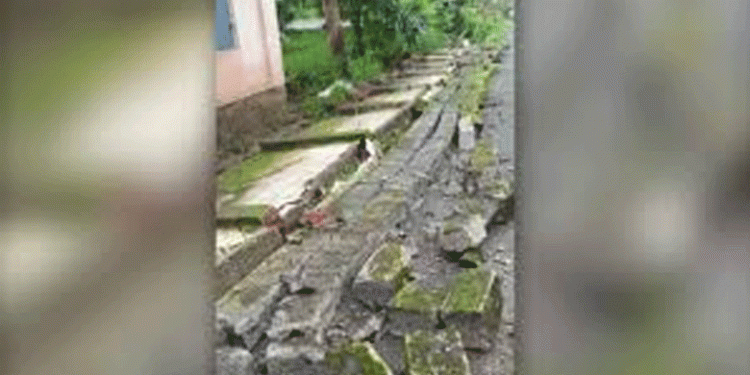 വടക്കാഞ്ചേരിയില് സ്കൂള് മതില് തകര്ന്ന് വീണു, അവധി ദിവസമായതിനാല് വന് അപകടം ഒഴിവായി