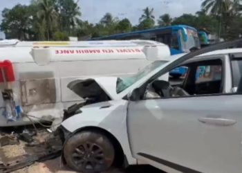 ആംബുലന്സും കാറും കൂട്ടിയിടിച്ച് അപകടം, രണ്ടുപേർക്ക് ദാരുണാന്ത്യം