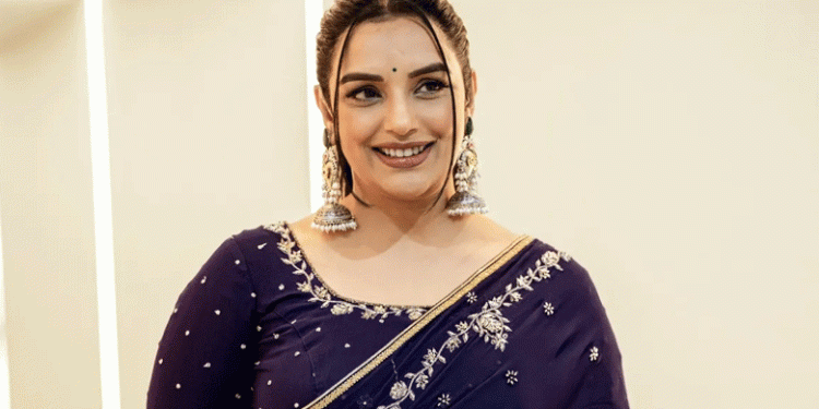 ശ്വേതയ്‌ക്കെതിരെ പരാതി എന്തിന്, പ്രശ്‌നം ‘അശ്ലീല ചിത്രമോ’ അതോ AMMA യുടെ പ്രസിഡന്റ് സ്ഥാനമോ? ചോദ്യങ്ങളുമായി സോഷ്യല്‍ മീഡിയ