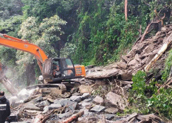 തുടര്ച്ചയായ മണ്ണിടിച്ചില്; താമരശ്ശേരി ചുരത്തിൽ ഗതാഗതം പൂര്ണമായും നിരോധിച്ചു