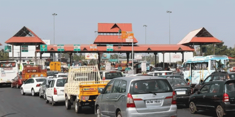 പാലിയേക്കരയിലെ ടോൾ പിരിവ് ഹൈക്കോടതി ഒരു മാസത്തേക്ക് തടഞ്ഞു