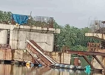 നിര്മാണത്തിലെ അപാകത, കൊയിലാണ്ടിയിൽ നിര്മാണത്തിലിരുന്ന പാലം തകർന്നു