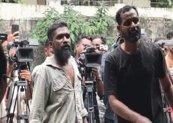 വേടനെ പുറത്തിറക്കണമെന്ന് ആവശ്യം; തൃക്കാക്കര പൊലീസ് സ്റ്റേഷന് മുന്നില് യുവാക്കളുടെ പരാക്രമം