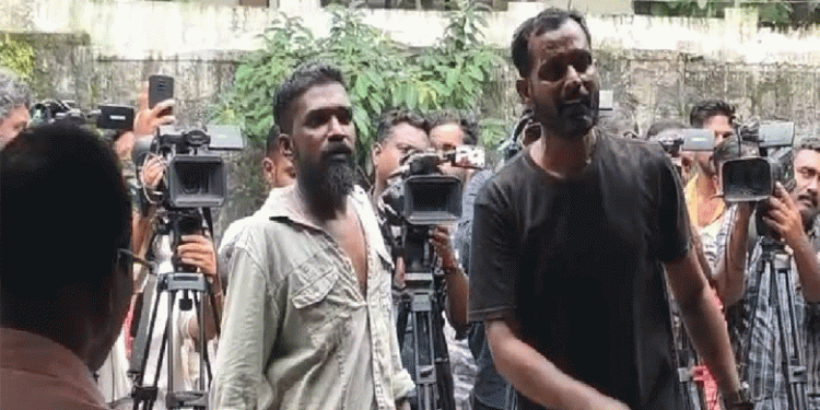 വേടനെ പുറത്തിറക്കണമെന്ന് ആവശ്യം; തൃക്കാക്കര പൊലീസ് സ്റ്റേഷന് മുന്നില്‍ യുവാക്കളുടെ പരാക്രമം