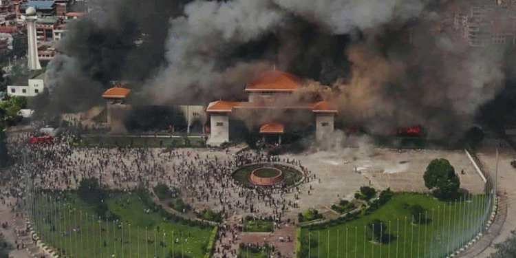 നേപ്പാള്‍ പ്രക്ഷോഭം; നിരവധി മലയാളി വിനോദ സഞ്ചാരികള്‍ കാഠ്മണ്ഡുവിൽ കുടുങ്ങി