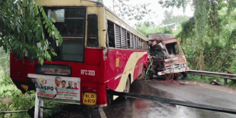 തിരുവനന്തപുരത്ത് കെഎസ്ആർടിസി ബസ്സും ലോറിയും കൂട്ടിയിടിച്ച് അപകടം; നിരവധി പേർക്ക് പരിക്ക്