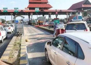 പാലിയേക്കര ടോള്‍ പിരിവ് വിലക്ക് തുടരും, കേസ്  ചൊവ്വാഴ്ച വീണ്ടും പരിഗണിക്കും