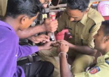 കൈയ്യിൽ ധരിച്ച സ്റ്റീൽ മോതിരം മുറുകി, വേദന കൊണ്ട് പുളഞ്ഞ് 15കാരൻ, രക്ഷകരായി ഫയർ ഫോഴ്സ്