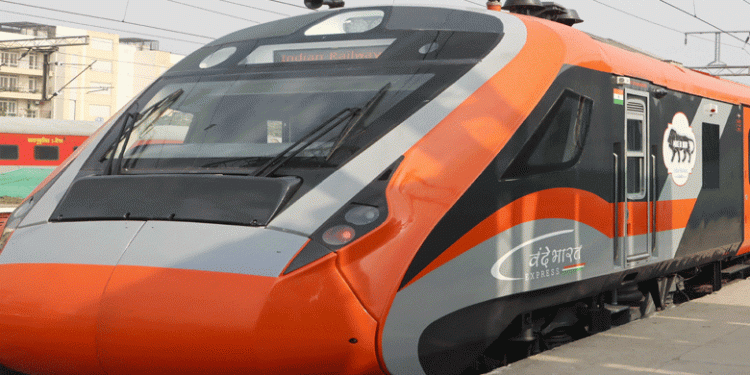 കേരളത്തിന് മൂന്നാം വന്ദേഭാരത്; പുതിയ ട്രെയിൻ എറണാകുളം-ബെംഗളൂരു റൂട്ടിൽ