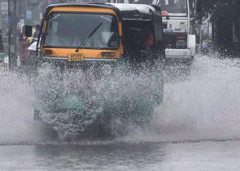 ശക്തമായ മഴ: പ്രളയ സാധ്യതാ മുന്നറിയിപ്പ് പുറപ്പെടുവിച്ച് ജലസേചന വകുപ്പ്
