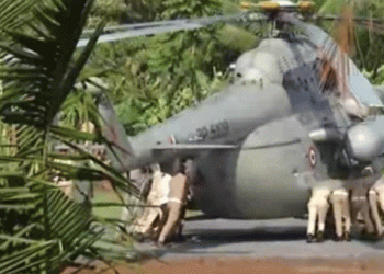 രാഷ്ട്രപതി ദ്രൗപതി മുർമു സഞ്ചരിച്ച ഹെലികോപ്റ്റർ ഇറങ്ങിയ സ്ഥലത്തെ കോൺക്രീറ്റ് തറ താഴ്ന്നുപോയി.