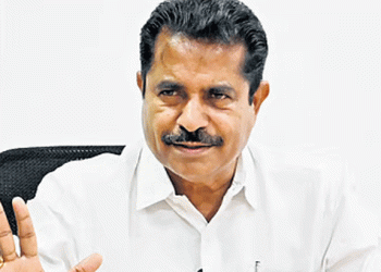 ‘തെരഞ്ഞെടുപ്പ് വരുമ്പോൾ പല കള്ളക്കേസുകളും ഉണ്ടാകും’; രാഹുലിനെ ന്യായീകരിച്ച് അടൂർ പ്രകാശ്