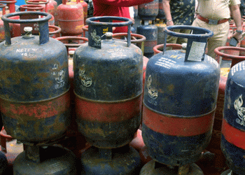 വാണിജ്യാവശ്യത്തിനുള്ള പാചകവാതക വില സിലിണ്ടറിന് 4 രൂപ കുറച്ചു