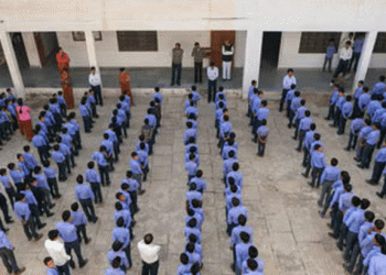 ‘ എല്ലാ സ്കൂളുകളിലും വന്ദേമാതരം ആലപിക്കുന്നത് നിര്ബന്ധമാക്കും’: യുപി മുഖ്യമന്ത്രി