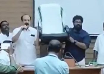 തെരഞ്ഞെടുപ്പ് ചട്ടംലംഘിച്ച്  തൃശൂര്‍ കോര്‍പ്പറേഷനില്‍ കൗണ്‍സില്‍ യോഗം, പ്രതിഷേധിച്ച് പ്രതിപക്ഷം