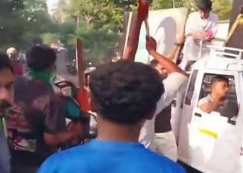 കൊട്ടിക്കലാശം കളറാക്കാൻ മാരകായുധങ്ങൾ, ഞെട്ടിച്ച് യുഡിഎഫ് പ്രവർത്തകർ