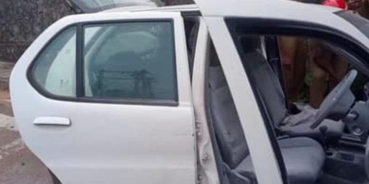 എസിയുടെ ഭാഗത്തുനിന്നും പുക, പിന്നാലെ ഓടിക്കൊണ്ടിരുന്ന കാറിന് തീപിടിച്ചു, പിഞ്ചുകുഞ്ഞ് ഉൾപ്പെടെയുള്ള കുടുംബം രക്ഷപ്പെട്ടത് തലനാരിഴയ്ക്ക്