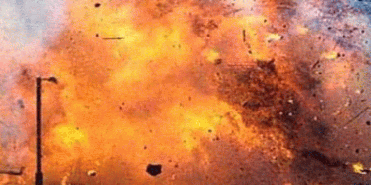 പിണറായിയിൽ ബോംബ് സ്ഫോടനം; സിപിഎം പ്രവർത്തകന്റെ കൈപ്പത്തി ചിതറി, അപകടം ബോംബ് കൈകാര്യം ചെയ്യുന്നതിനിടെ