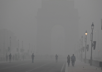 കൊടുംതണുപ്പ്, കാഴ്‌ചാപരിധി തീരെ കുറഞ്ഞതോടെ ദില്ലിയിൽ 100ലേറെ വിമാനങ്ങൾ റദ്ദാക്കി