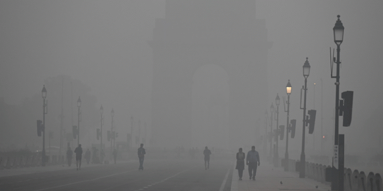 കൊടുംതണുപ്പ്, കാഴ്‌ചാപരിധി തീരെ കുറഞ്ഞതോടെ ദില്ലിയിൽ 100ലേറെ വിമാനങ്ങൾ റദ്ദാക്കി