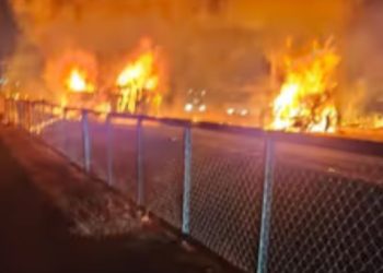 കണ്ടെയ്നർ ലോറിയുമായി കൂട്ടിയിടിച്ച് സ്ലീപ്പർ ബസ് തീപ്പിടിച്ചു, 17 മരണം, അതിദാരുണം