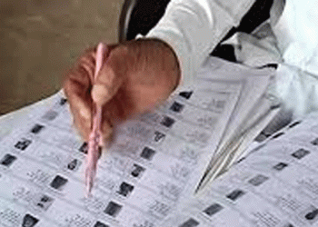 വ്യാജരേഖയുണ്ടാക്കി പ്രായപൂര്ത്തിയാകാത്ത കുട്ടിയുടെ പേര് വോട്ടര് പട്ടികയില് ചേര്ത്തു, എല്ഡിഎഫ് സ്ഥാനാര്ത്ഥിക്കെതിരെ കേസ്