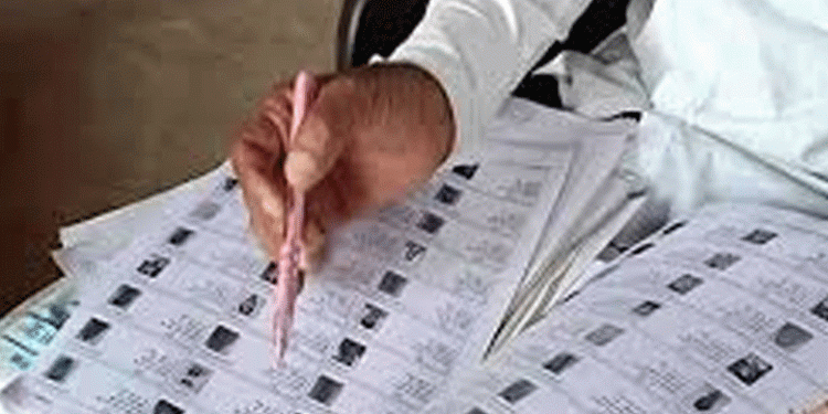 വ്യാജരേഖയുണ്ടാക്കി പ്രായപൂര്ത്തിയാകാത്ത കുട്ടിയുടെ പേര് വോട്ടര് പട്ടികയില് ചേര്ത്തു, എല്ഡിഎഫ് സ്ഥാനാര്ത്ഥിക്കെതിരെ കേസ്