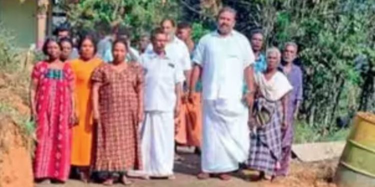 സ്വന്തം പണം കൊണ്ട് സ്ഥലം വാങ്ങി അഞ്ച് കുടുംബങ്ങൾക്ക് വഴിയൊരുക്കി, തെരഞ്ഞെടുപ്പിൽ തോറ്റെങ്കിലും പറഞ്ഞ വാക്ക് പാലിച്ച് യുഡിഎഫ് സ്ഥാനാർത്ഥി