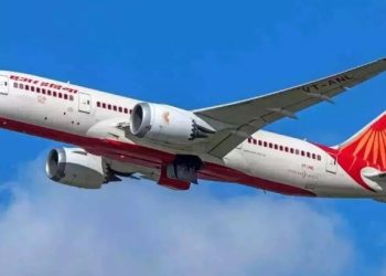 യാത്രാമധ്യേ  രണ്ടു ടയറുകള്‍ പൊട്ടി, എയർ ഇന്ത്യ വിമാനത്തിന് അടിയന്തിര ലാൻഡിംഗ്, വൻ അപകടം ഒഴിവായത് പൈലറ്റിൻ്റെ സമയോചിത ഇടപെടലിൽ