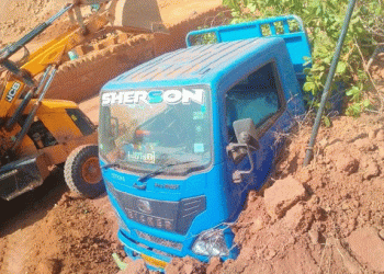 കൂത്തുപറമ്പ് ചെങ്കല് ക്വാറിയില് ലോറിക്ക് മുകളില് മണ്ണിടിഞ്ഞ് വീണ് അപകടം: ഡ്രൈവര്ക്ക് ദാരുണാന്ത്യം