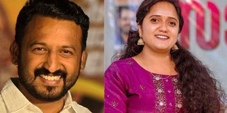 ‘ അതിജീവിതന് മനക്കരുത്തുണ്ടാകട്ടെ, അദ്ദേഹത്തിനൊപ്പം തന്നെ ‘, രാഹുൽ മാങ്കൂട്ടത്തിലിനു പിന്തുണയുമായി  ശ്രീനാദേവി കുഞ്ഞമ്മ