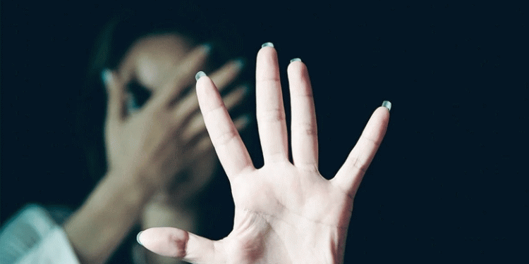 സ്റ്റുഡൻറ് പോലീസ് യൂണിഫോം ആവശ്യപ്പെട്ടു, നൽകാത്തതിൽ പ്രകോപിതനായി വിദ്യാർത്ഥിനിക്ക് നേരെ ആസിഡ് ആക്രമണം